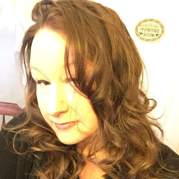 Meet your Posher, Sandra - Picture 1 of 1